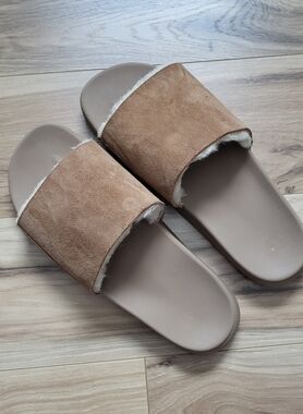 UGG Slides 10